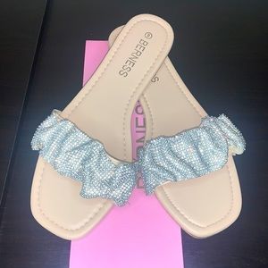 BERNESS Women’s Rhinestones Flat Sandals Cream/Silver